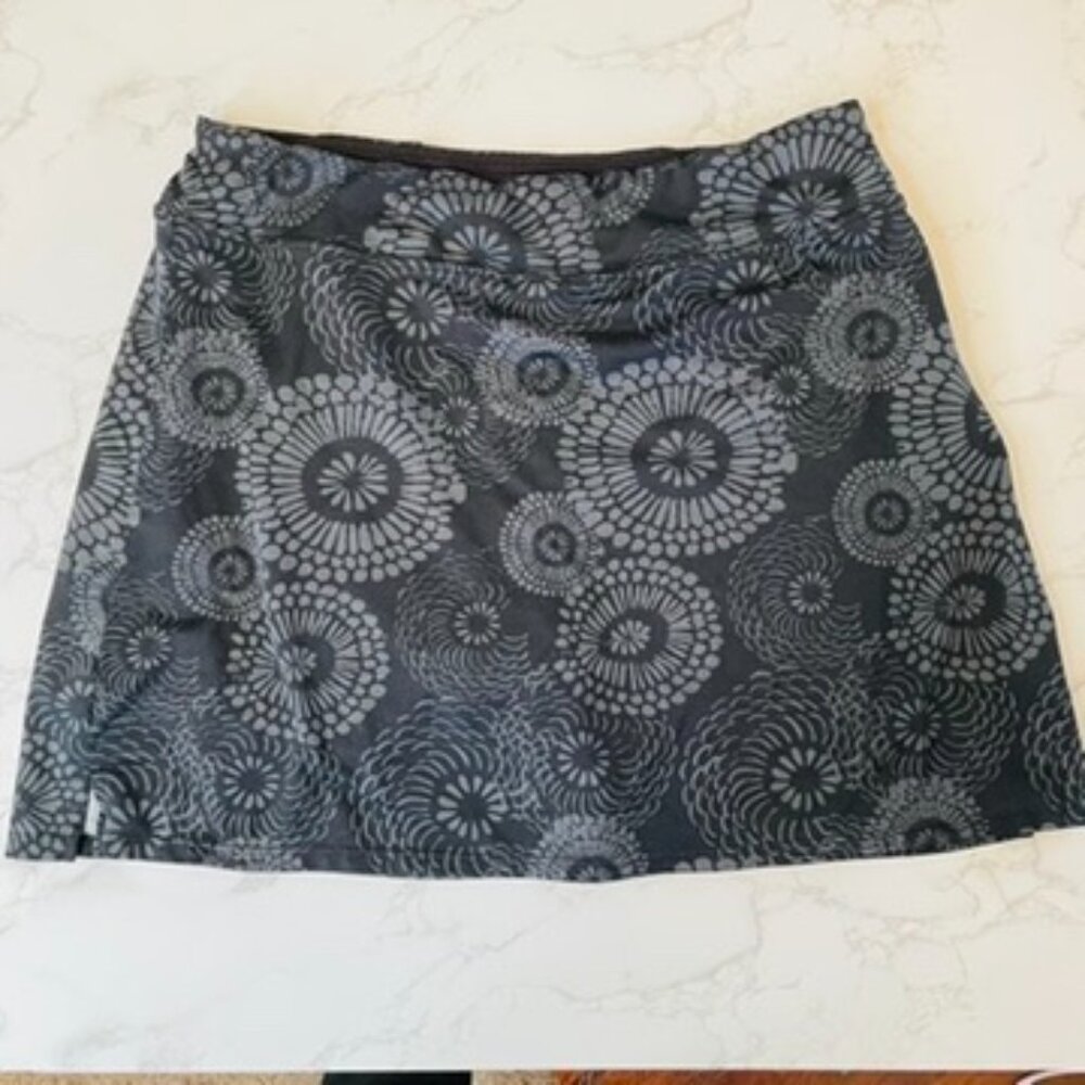 Tranquility Black Gray Mandala Floral Stretchy Skort | Medium - Picture 2 of 6